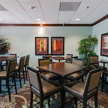 Staybridge Suites Wilmington East By Ihg Exterior foto